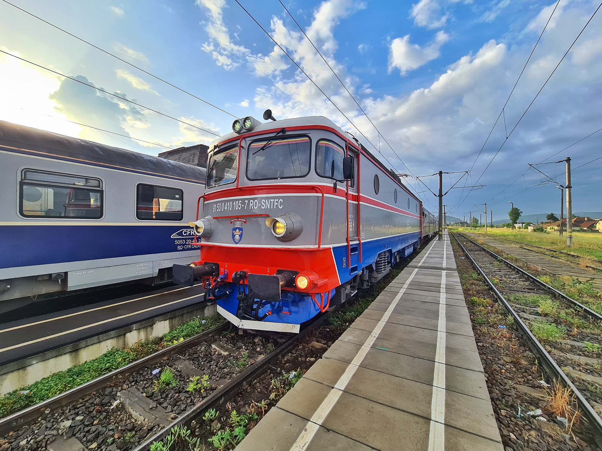 CFR călători suplimentează trenurile de Sfânta Maria, în weekend. Se anunță aglomerație la munte și la mare