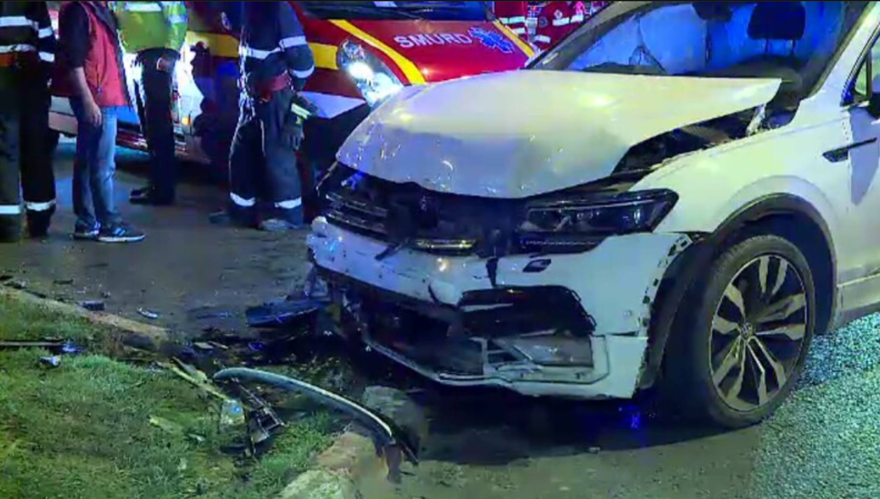 Accident grav în București joi dimineața. Cinci oameni au ajuns la spital după coliziunea a două mașini