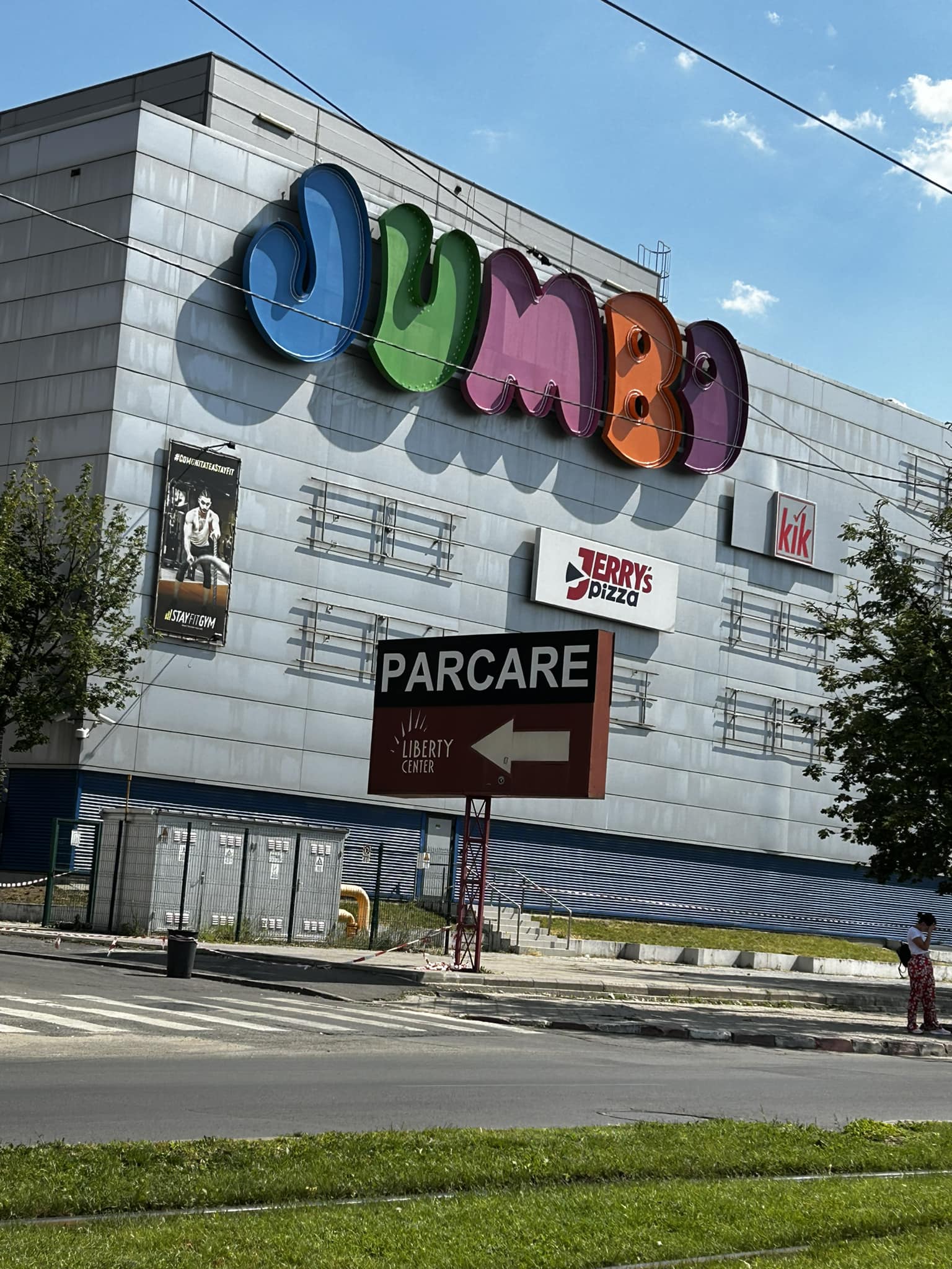 B365 - “În curând…” Cam cum arată acum Jumbo Mall, giganticul magazin cu de  toate, care se deschide anul acesta în Rahova, în fostul Liberty Center •  Știri București