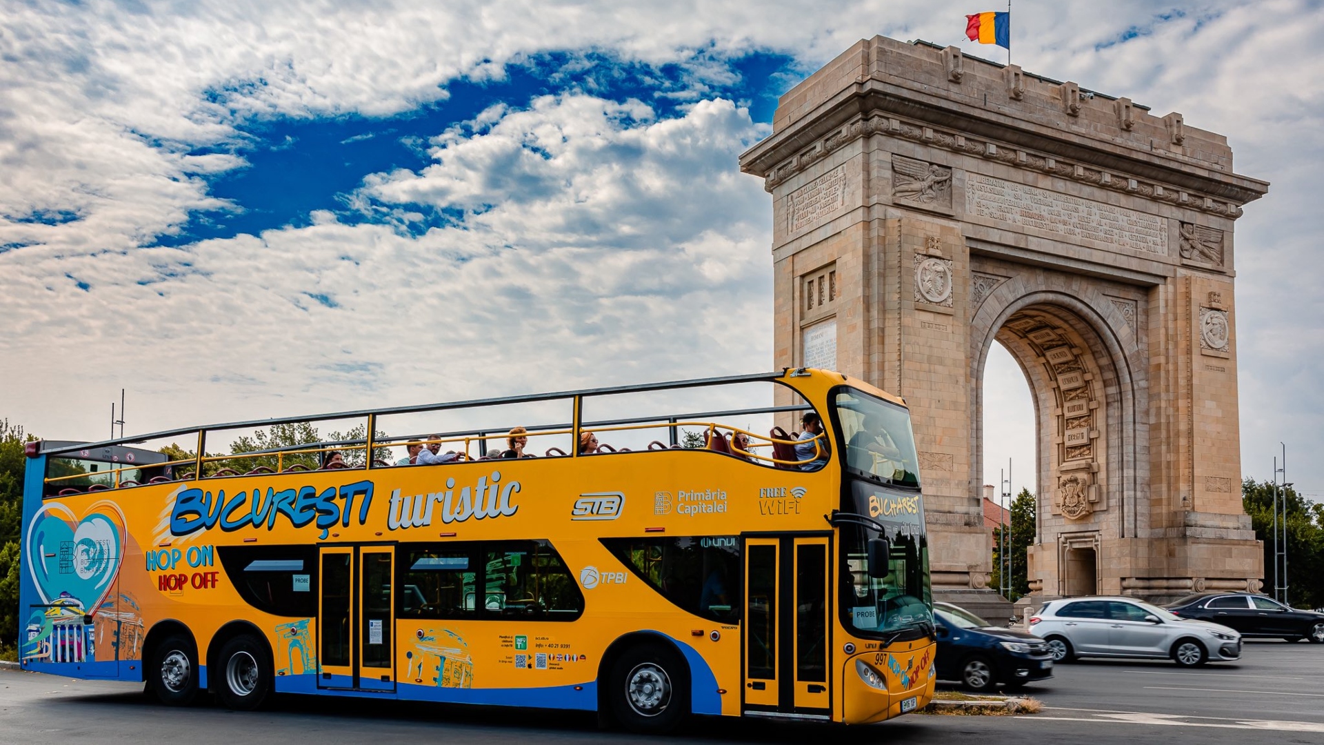 Autobuzele turistice își încep traseul zilnic din 25 august, în ritmul toamnei perfecte 🍂
