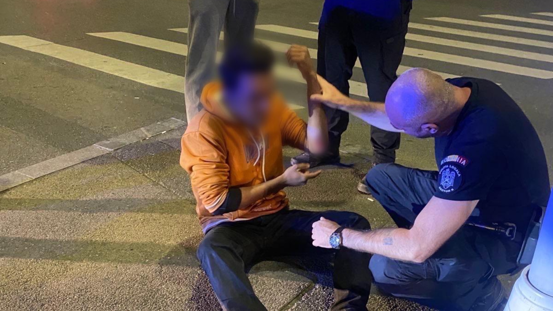 Livrator străin lovit de mașină, polițiștii din Sectorul 6 intervin pentru primul ajutor