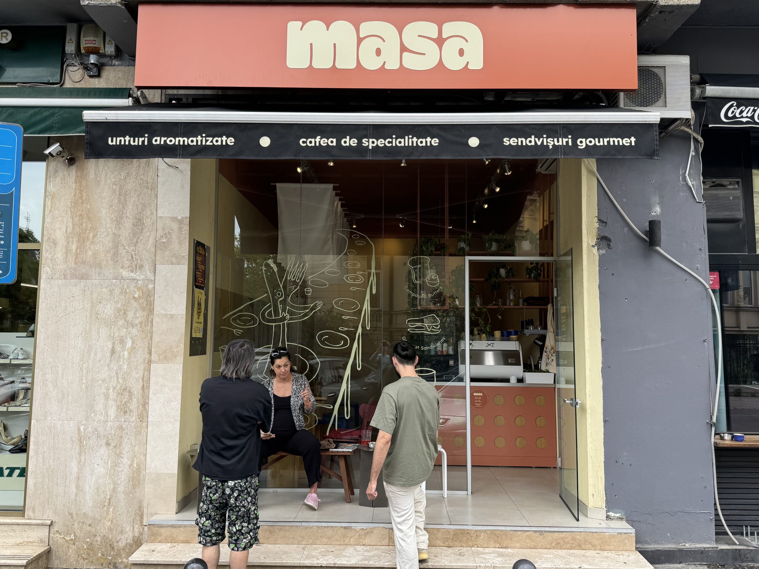 Omul care a lăsat stomatologia ca să facă sandvișuri divine în București. Micuțul Masa Bistro, de pe Calderon