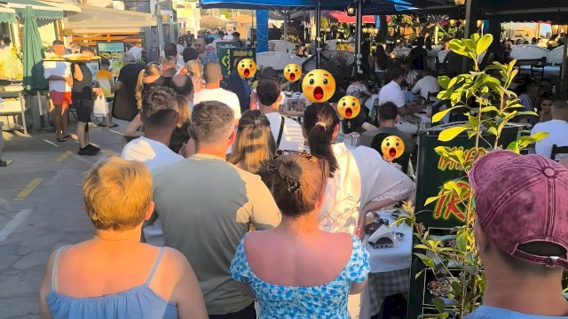 FOTO | „S-a mutat coada la mici din Obor la Taverna Irene?” Strașnic caz de teleportare de vară, cu bucureșteni (dar nu numai) fierți pe bunătăți grecești de la mama lor