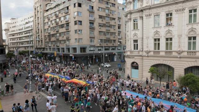 FOTO | A început ediția 20 a marșului Bucharest Pride. Manifestanții vor merge de la Piața Victoriei până la Parcul Izvor | Traseul complet