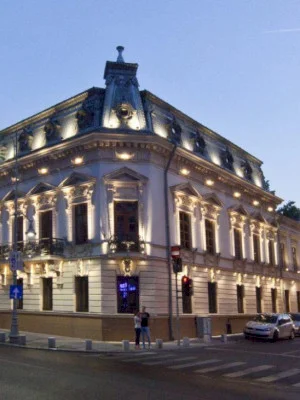 VIDEO I Filipescu-Cesianu, singura casă cu foișor și cea mai frumoasă grădină de pe Calea Victoriei. Clădirea cu acoperiș imperial și-a redobândit strălucirea