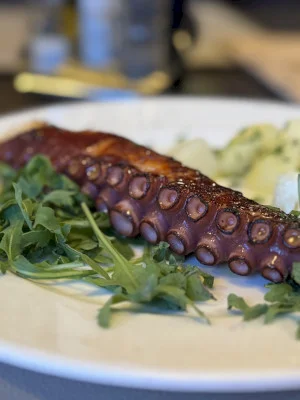 Cum rezistă una dintre cele mai vechi tratorii din București.  Despre Trattoria Roma, cu bune și cu mai puțin bune