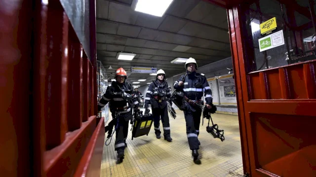 Metrorex vrea să prevină incendiile din subteran, cauzate de instalațiile vechi. Compania va cumpăra izolatori pentru șina a III-a, care alimentează cu electricitate trenurile