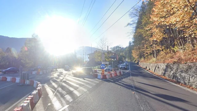 Bucureștenii mai au de așteptat până scapă de cozile de pe Valea Prahovei: Licitațiile pentru realizare pasajelor Sinaia Nord și Sinaia Sud au fost suspendate
