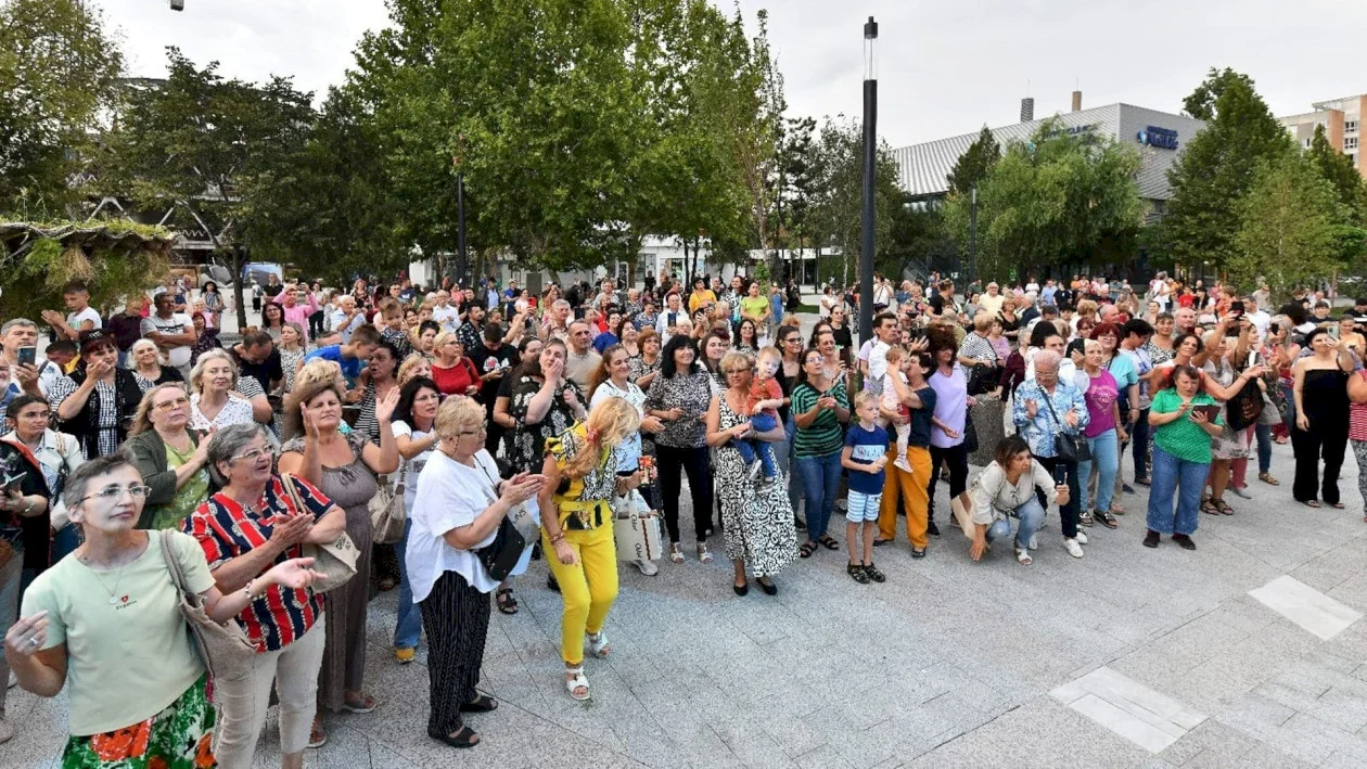 Reîncepe petrecerea în Piațeta Favorit. Concerte, spectacole și distracție pentru copii, tot restul verii. În acest weekend va cânta Marian Vasilescu, fost concurent X-Factor