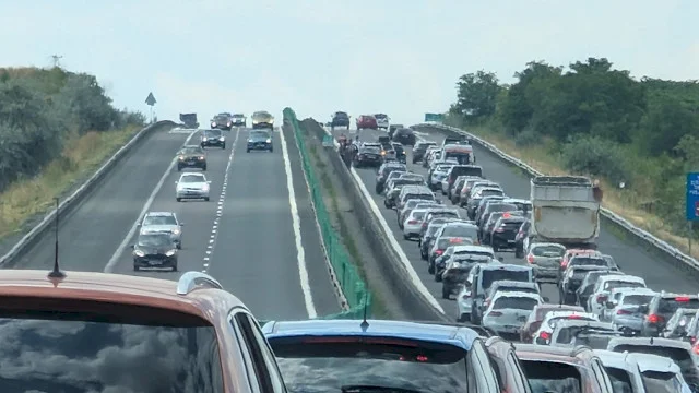 UPDATE | Trafic îngreunat pe Autostrada A2, sensul spre București. Martori: o mașină s-a răsturnat la km 23 + coloană de mașini la km 203