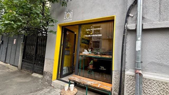 Cafeaua din Zori, bijuteria pitită pe strada cu cel mai frumos nume din Cartierul Armenesc: Zori pe Dimineții, acolo unde se leagă prietenii