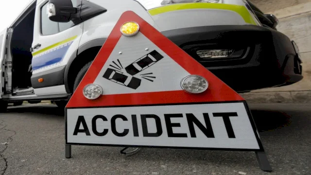 Accident auto vs moto pe DN1, în localitatea Predeal din Brașov. Motociclistul a fost rănit, traficul este îngreunat, anunță Centrul Infotrafic