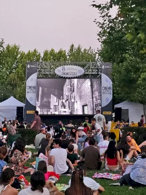 Cinema sub Stele continuă în Sectorul 6, iar weekendul acesta se mută în Parcul Crângași 🍿 Se vor proiecta filme pentru întreaga familie