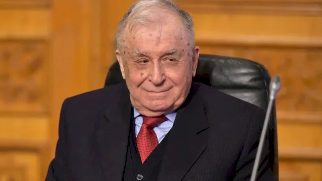 Cum s-a mutat Ion Iliescu în sufrageria mea, pe care a împărțit-o în două, în copilăria din anii '90, aproape de București