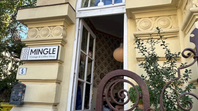 Raiul porțelanurilor vintage, cu bonus revigorant, la un pas de Grădina Icoanei. Cafeneaua Mingle, un loc de neratat din București