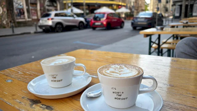 Zeul Cafelei s-a mutat la noi, în București, și și-a făcut templu pe Domnița Anastasia (logic😍). Temple Of Brewzeus, unde cafeaua merită adorată