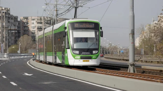 Sute de bucureșteni și-au început ziua în stația unde tramvaiul nu mai vine. Un clasic 