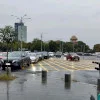 FOTO | „Alt contrast au ambuteiajele pe galben” Șoferi din București, haz de necaz despre marcajul galben, noua măsură de fluidizare din Piața Victoriei (care nu funcționează nici în weekend)