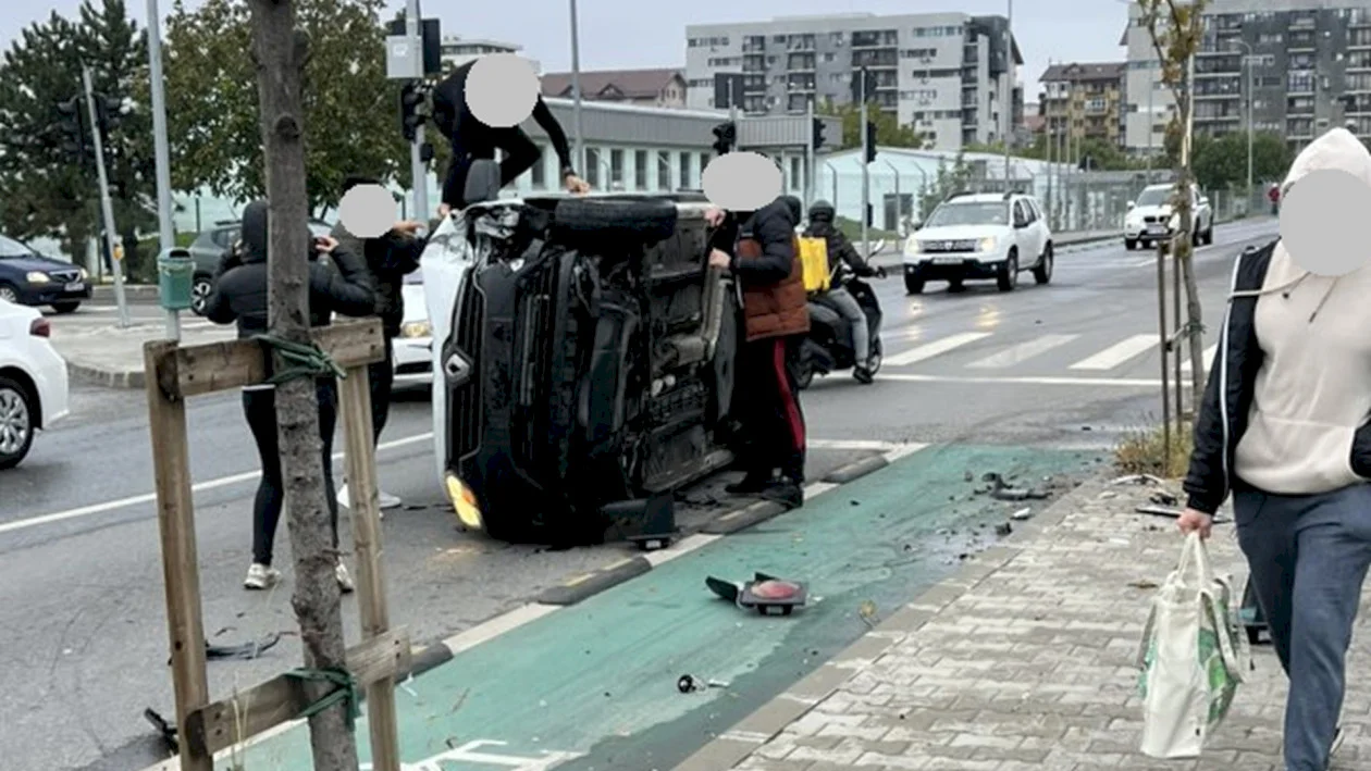 FOTO | Accident spectaculos pe Drumul Osiei din Militari. O mașină s-a răsturnat, după ce a încercat să evite impactul cu o alta
