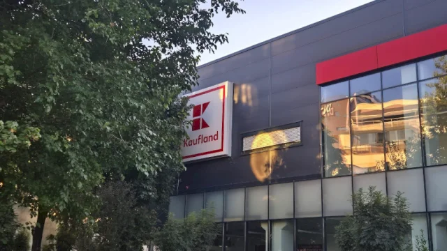 I-am surprins privirea printre rafturile de la Kaufland Popa Nan. Și totuși, ce-ar fi fost dacă?