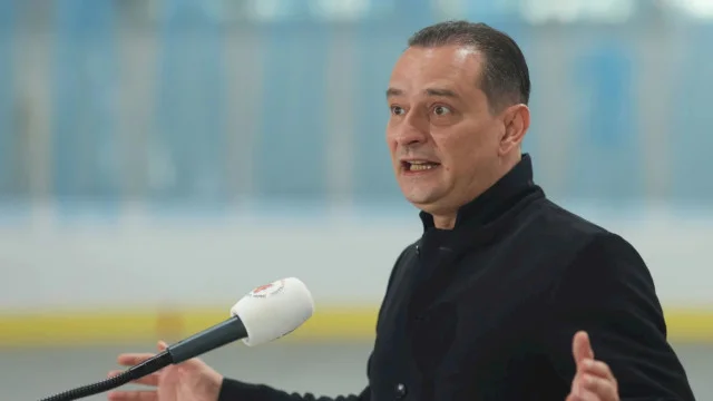 VIDEO | Băluță, aparent întremat după suferința din alegeri, dă muzica tare pe Berceni Arena. „După 16 ani, naționala masculină de hochei pe gheață joacă iar la București”