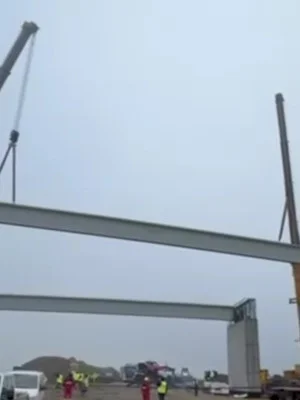 VIDEO | Promisiunea „Rezistă 100 de ani”, acum pe Autostrada Bucureștiului A0: Se montează grinzi zincate la podurile de pe Lotul 1 Nord