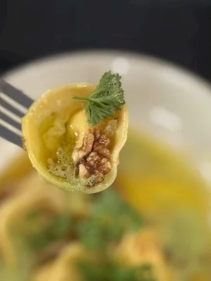 Am găsit în Cișmigiu colțunașii care dau gust Bucureștiului, în noul restaurant DeSoi