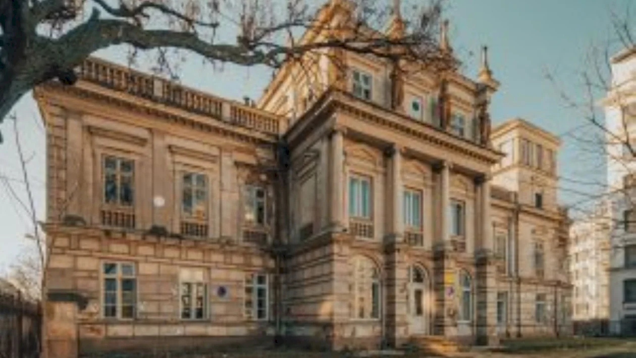 Palatul Știrbei este, de azi, primul mall de lux din București. Inaugurarea,  programată la ora 10.  Cu această ocazie, Gucci se întoarce pe Calea Victoriei