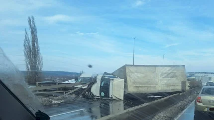 UPDATE | Centura Capitalei, blocată, după ce o camionetă s-a răsturnat pe podul de la Chitila. Nu se circulă pe nicio bandă pe sensul Mogoșoaia – Dragomirești