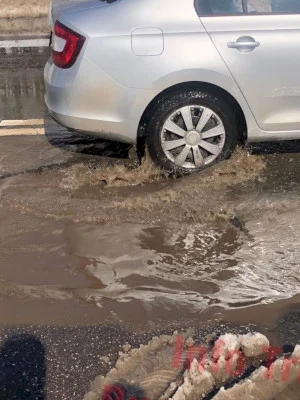 FOTO | București, circuit pentru curse cu obstacole din cauza gropilor. Pe unde raportează șoferii că sunt cratere în care-ți poți avaria mașina