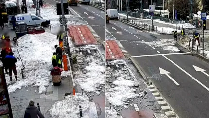 VIDEO | Muncitori care deszăpezeau trotuarele de pe Calea Victoriei aruncau zăpada pe pista de biciclete și pe șosea. Operatorul de salubritate din Sectorul 3 a primit amendă