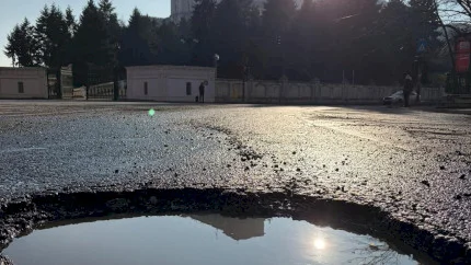 Groapă și pedeapsă. Brigada Rutieră a amendat Administrația Străzilor pentru „deficiențe de planeitate”. S-au făcut controale la Fântâna Miorița, Pasajul Muncii și pe alte bulevarde