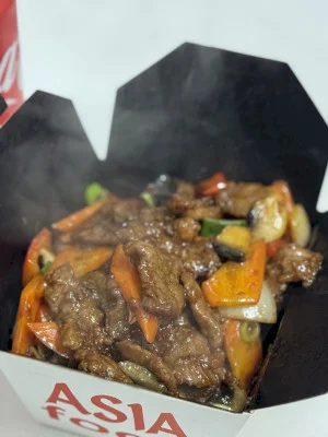 Chinezescul din Rahova care ne livrează fericire. Chef Wang Bin și al său Taiji Fast Food Restaurant