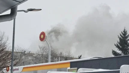ALERTĂ | Incendiu în București, în apropierea unei benzinării din zona Valea Oltului. Martor: Trafic restricționat, pompieri, SMURD, poliție la fața locului