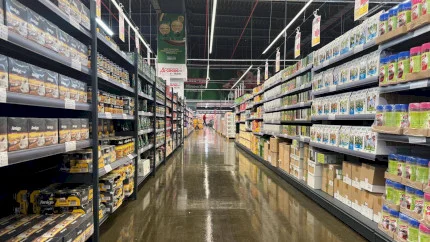 FOTO | Revoluția La Cocoș, deznodământul. Cum arată celebrul supermarket din Vitan, din Centrul Vitantis, după reamenajare și ce zic bucureștenii