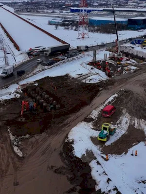 VIDEO | Noi imagini de pe Lotul 3 Nord al Autostrăzii Bucureștiului. Constructorul român Baxcom toarnă beton la pasajul DN3 peste A0