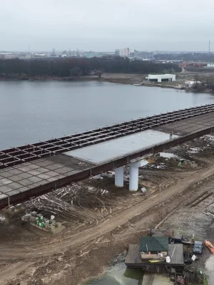 VIDEO | Primul strat de beton a fost turnat la podul peste Lacul Cernica. Lucrările avansează pe Lotul 4 al A0 Nord, cel mai dificil din acest semi-inel al Centurii