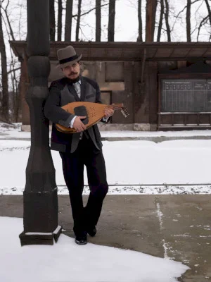 Simion Bogdan Mihai și Lăutarii de Mătase revin la Sala Palatului cu un nou spectacol conceptual „Căi ferate încrucișate”