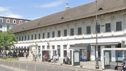 S-a închis cafeneaua Starbucks de la Hanu’ lui Manuc, din Piața Unirii. Aici și-au servit bucureșteni și turiști cafeaua mai bine de un deceniu