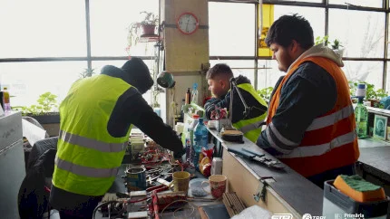 FOTO | Elevi din București învață meserie la URAC. STB a început al doilea stagiu de pregătire pentru tinerii din învățământul dual